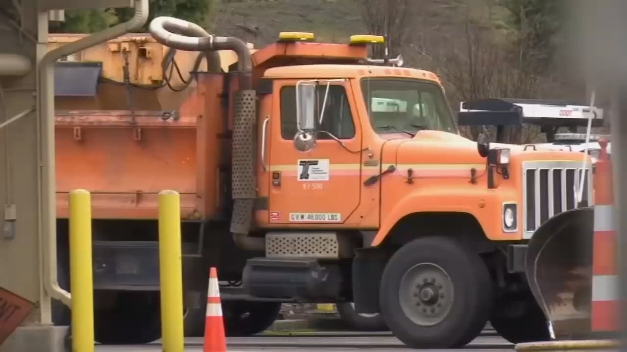 Road crews, hardware stores prep for metro area winter weather - YouTube