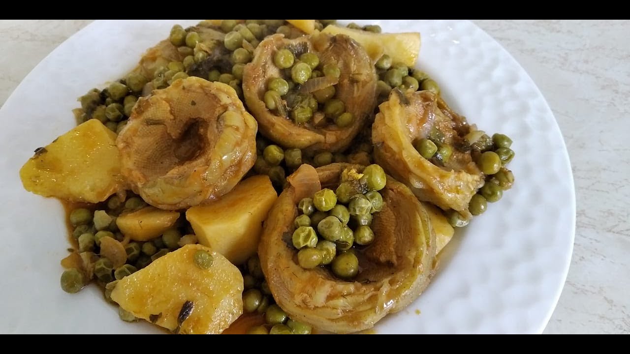 Υπέροχη συνταγή με αγκινάρες και αρακά ένα φαγητό πλούσιο και θρεπτικό  και τέλεια γεύση.