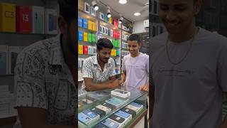 dost ke sath iPhone kharidne market #iPhone #market #shortsfeed #youtube #subscribe #vlog #news