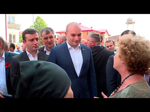 პრემიერ-მინისტრი გორში, დევნილთა დასახლებაში იმყოფებოდა