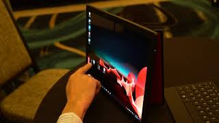 ThinkPad X1 Fold。7型での利用から、13.3型での利用への移行の例