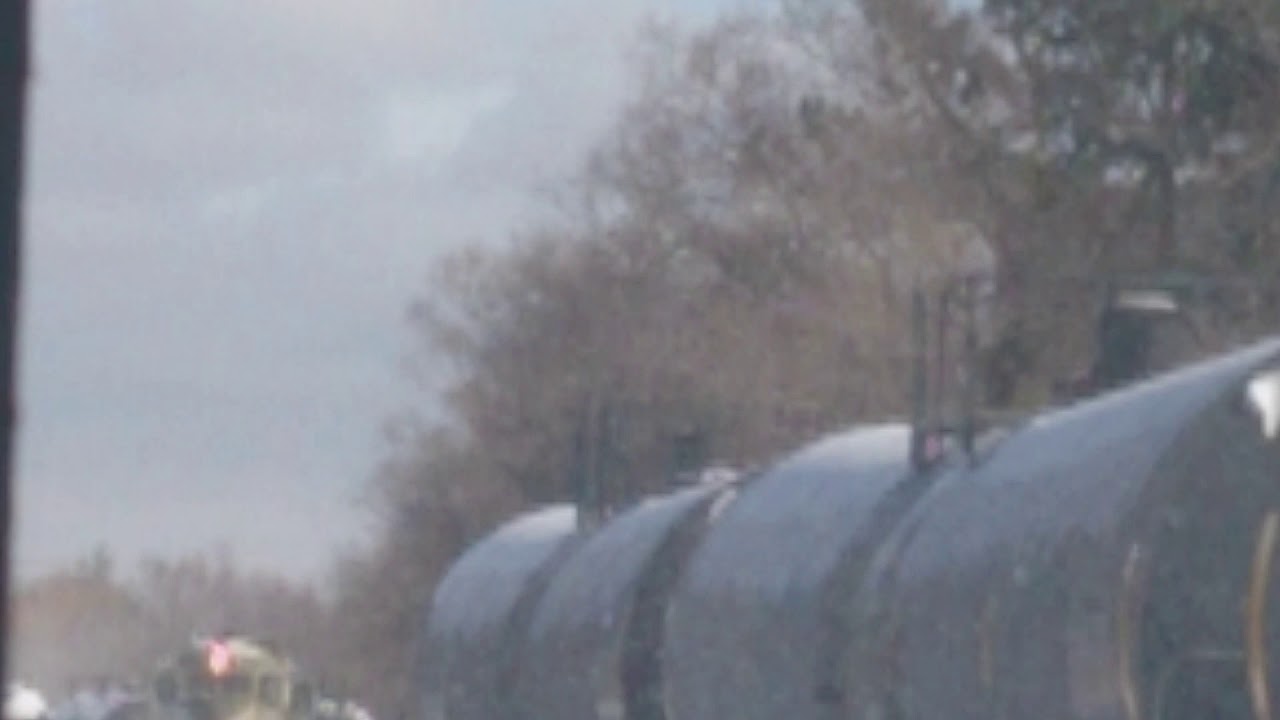 LTEX GP38 2077 +3803 Engines are switching The Tank cars At Clarkson ...