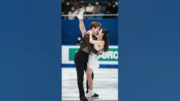 The Kiss Before The Spin KissBeforeTheSpin RomanticIceLift 