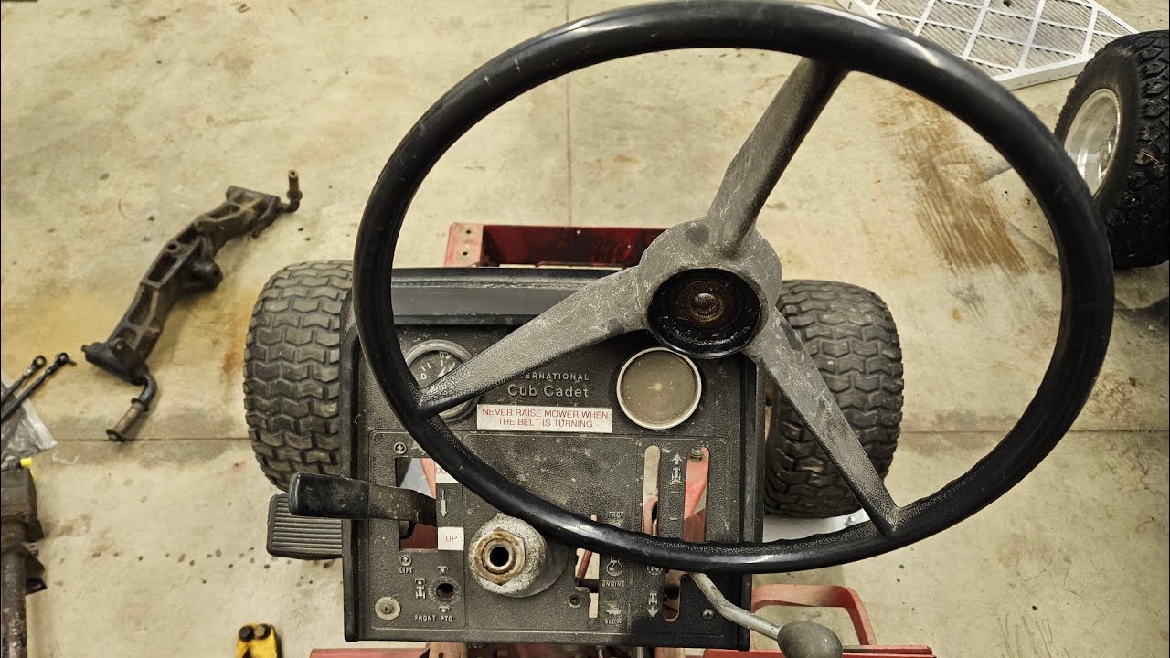 Простое снятие рулевого колеса на садовом тракторе Cub Cadet серии 82!