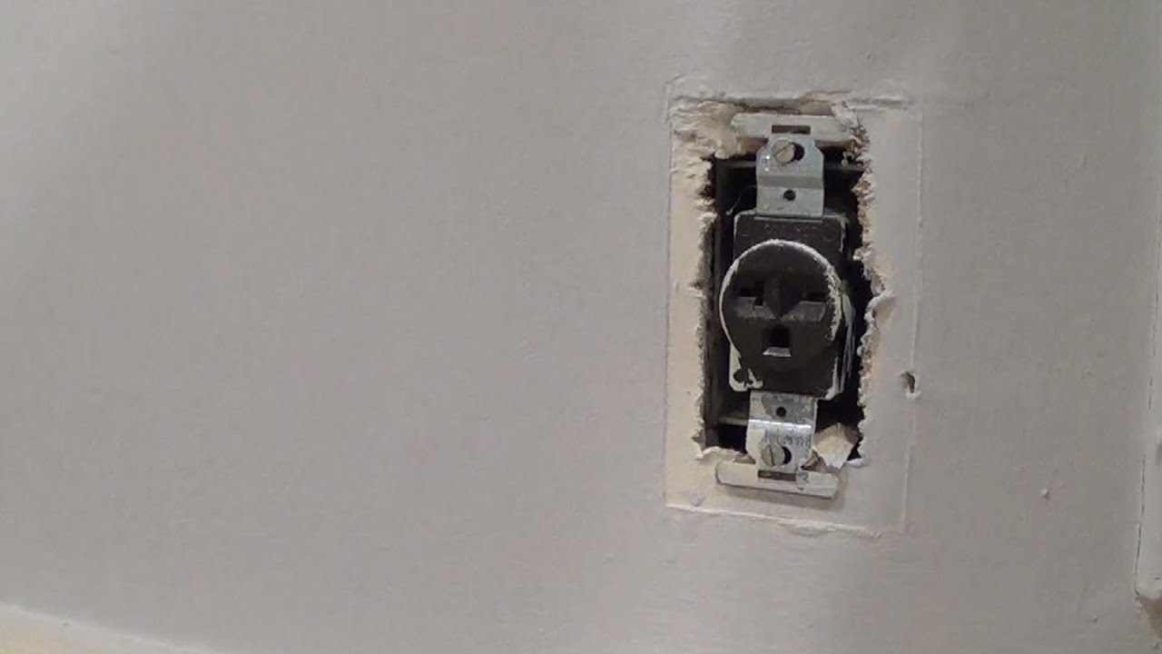 Replacing conversion a 2 pole 240V air conditioning receptacle with a 1