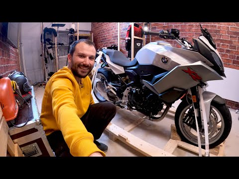 2020-bmw-f900xr-long-term-review:-the-unboxing