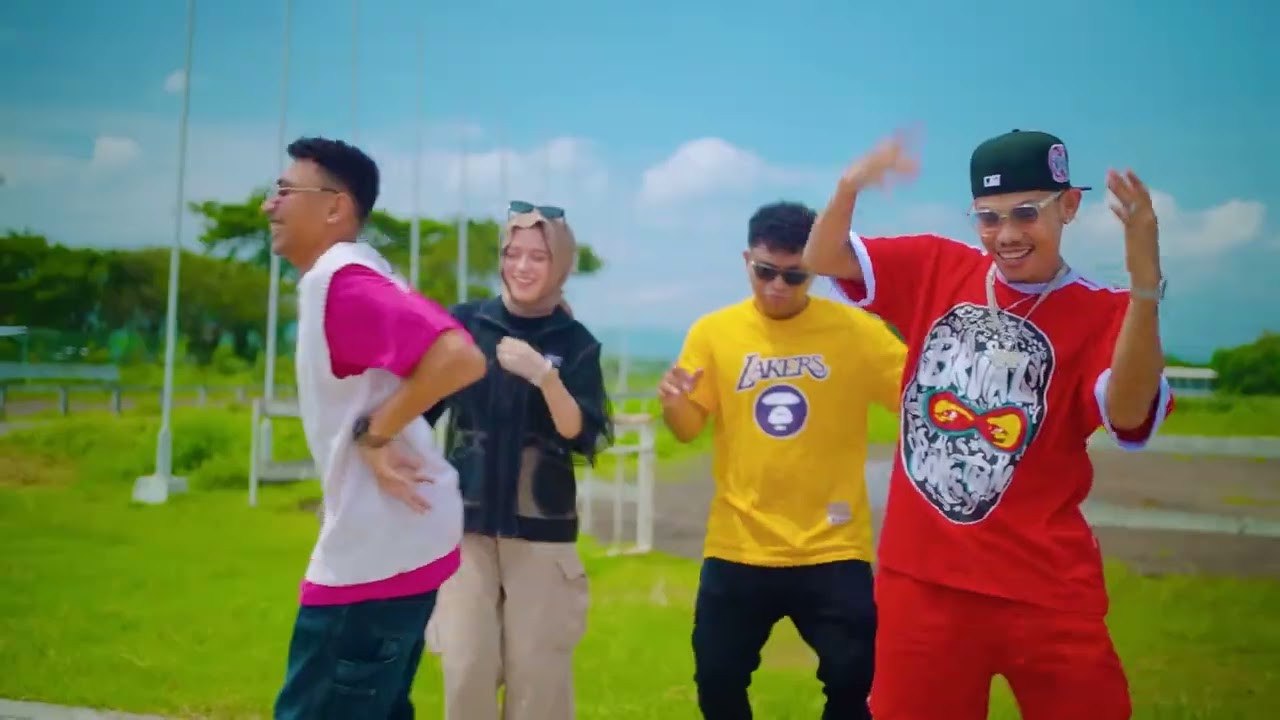 Tabola Bale -Silet Open Up (feat.jacson, Zeran, Juan Reza & Diva Aurel)