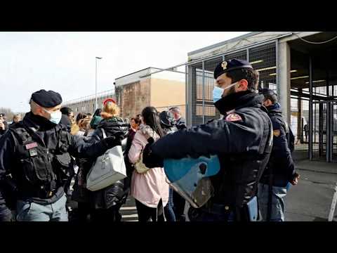 Coronavirus en Italie: mutineries et évasions dans les prisons, 6 morts Coronavirus en Italie: mutineries et évasions dans les prisons, 6 morts