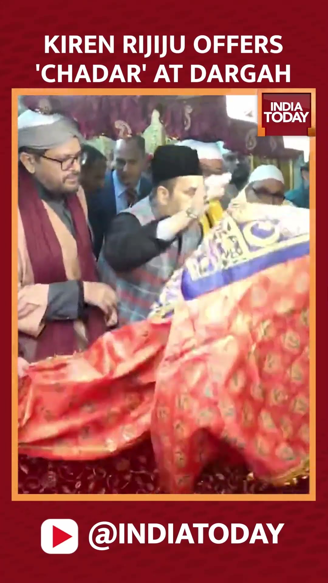 Kiren Rijiju And Jamal Siddiqui, Offer A Chadar At Nizamuddin Aulia Dargah