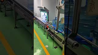 High-speed and precise shrink label application #PackagingAutomation #LabelingEquipment
