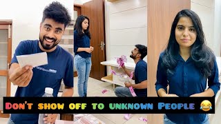 don’t show off to unknown people 🥲 ~ stay alert 🚨😂 #priyalkukreja #shorts #ytshorts