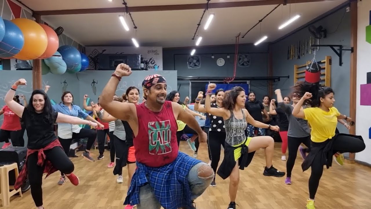 Aila Re Aillaa  Sooryavanshi  Bollywood Choreo  Zumba  Illumination