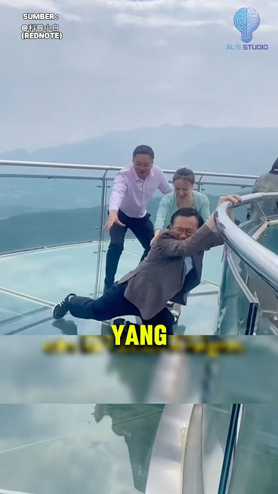 Walking on the glass bridge ‼️