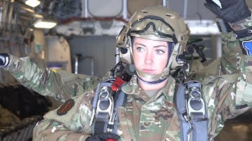 Amazing !!! Stunning Video of MASSIVE Static Line Jump From C-17 Globemaster