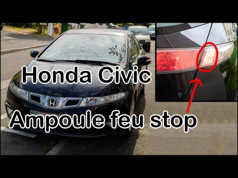 Honda Civic 8 - Remplacer l&rsquo;ampoule du feu arrière / feu stop