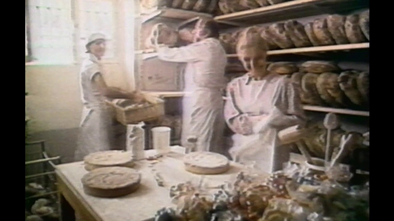 video phone beyonce mp3 Coca Cola 'Merry Christmas' 1980's TV Commercial