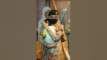 موقف مؤثر لمجندة سعودية مع طفل قادم من السودان 