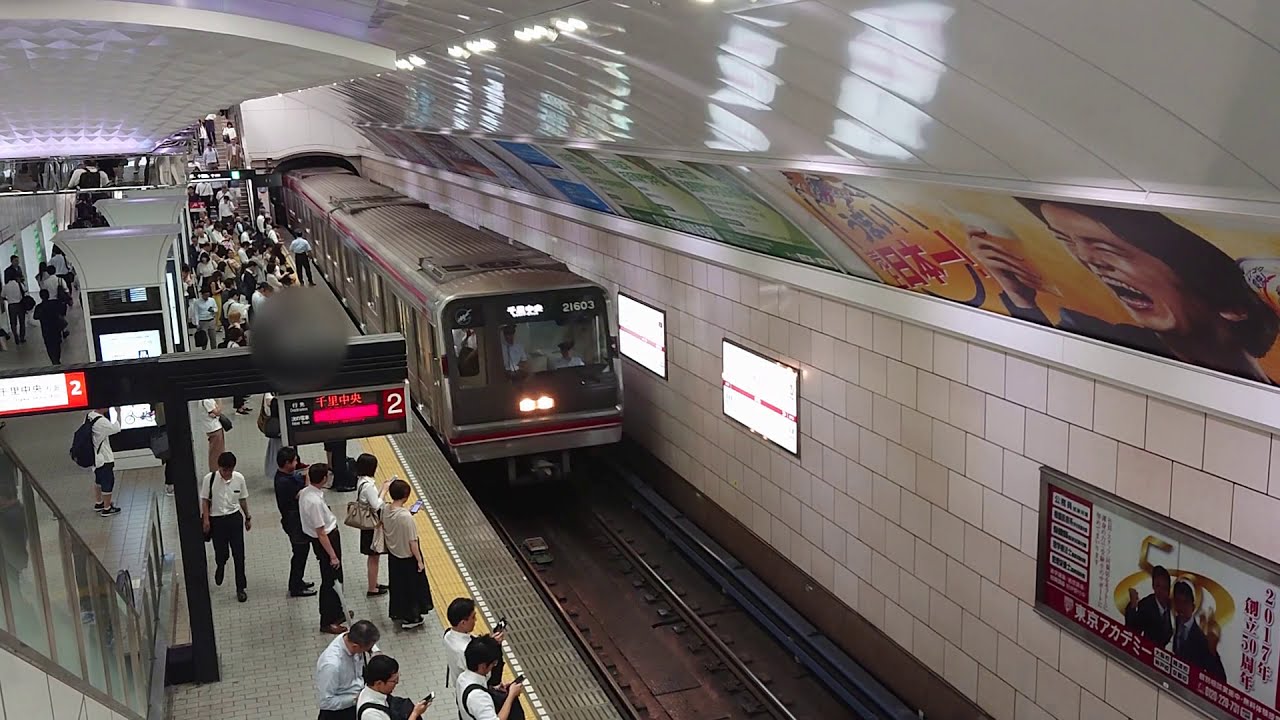 【夕方ラッシュ高頻度運転】大阪、御堂筋線、梅田駅(M16)千里中央方面, Osaka Metro Midosuji Line, Japan, High frequency operation