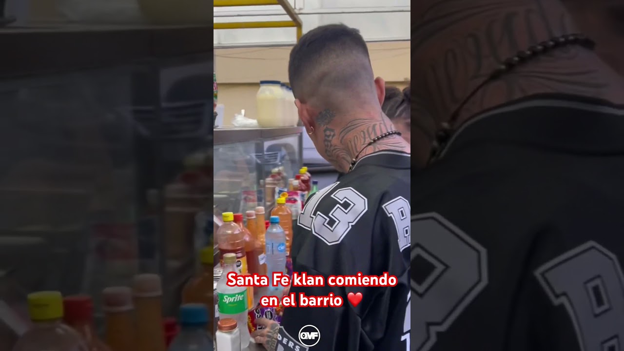 SANTA FE KLAN COMIENDO EN EL BARRIO 