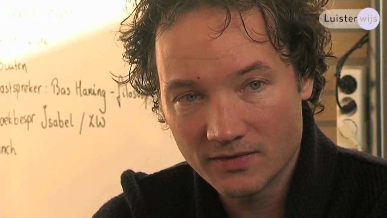 Bas Haring geeft filosofieles op een basisschool