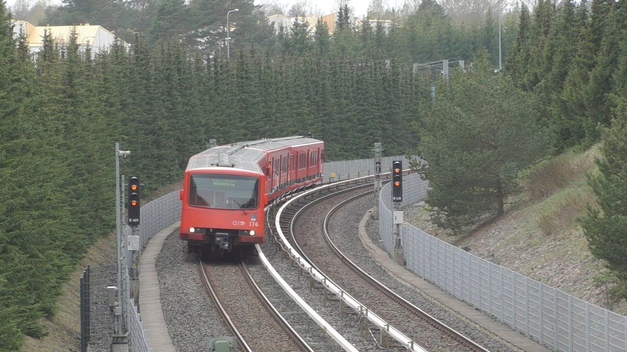 Helsingin metro. Huhtikuu 2019. Helsinki metro. Метрополитен в Хельсинки.