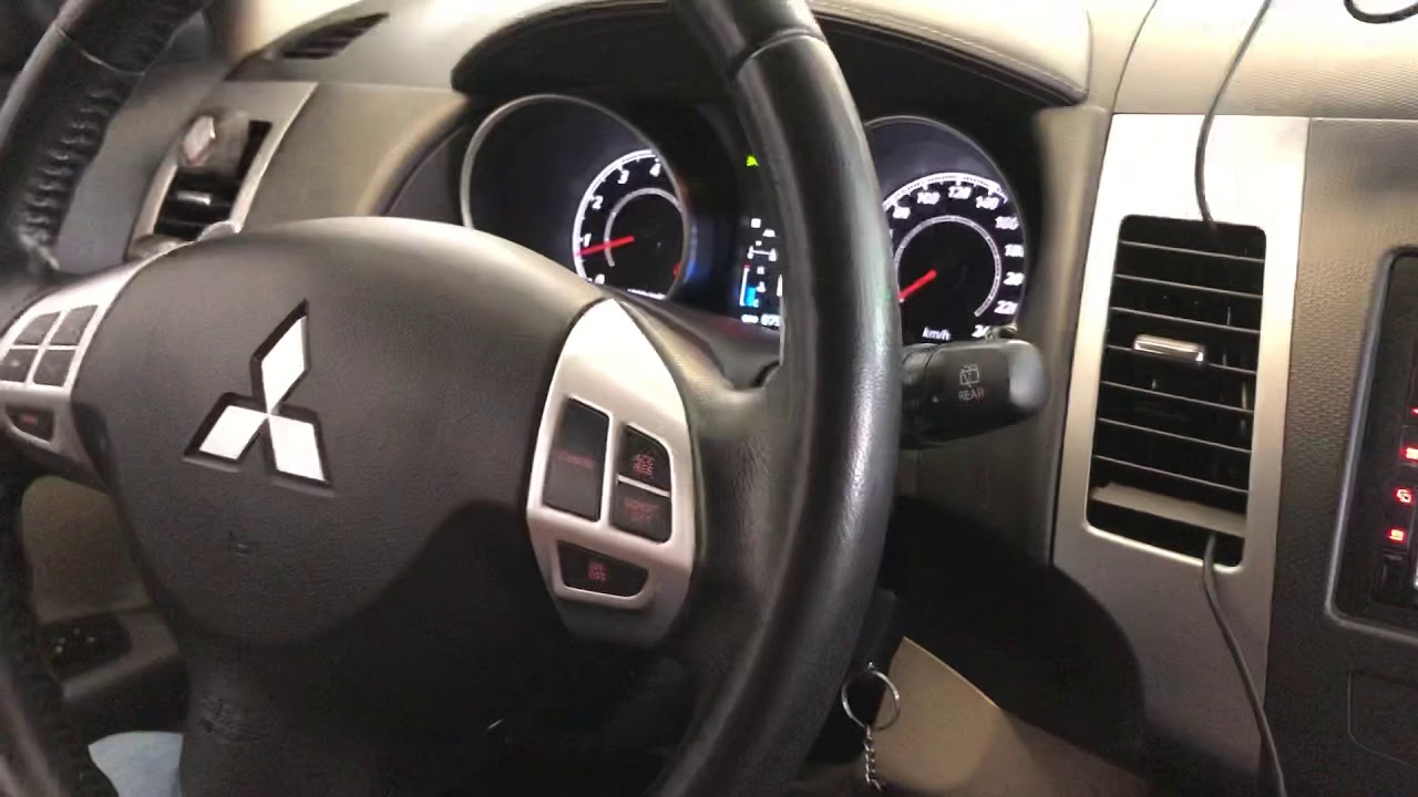 Outlander 2013 - Central Pioneer com WebLink (YouTube) e CarPlay - ArtsomAuto