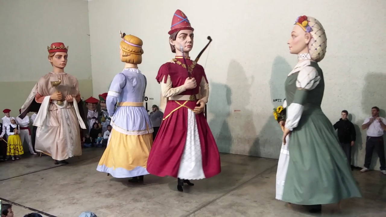 IRUÑEKO ALDE ZAHARREKO ERRALDOIEN 15. URTEURRENA - 15º ANIVERSARIO GIGANTES CASCO VIEJO PAMPLONA