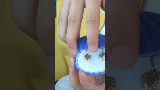 Who needs a treasure trove when you have this velvet shell jewelry box? 🐚💎✨