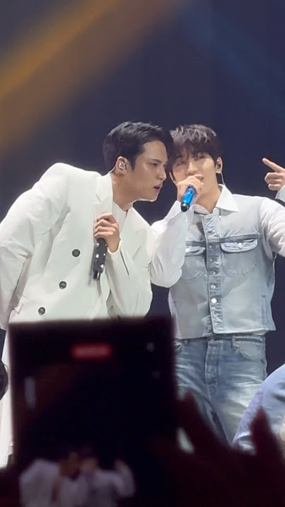 [240616] Sulky Mingyu at Weverse Con - 'Left and Right’ #seventeen #mingyu #wonwoo #fancam #viral