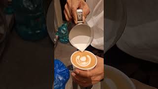 #latteart #coffee #barista #viralshort #tuliplatteart 🌷