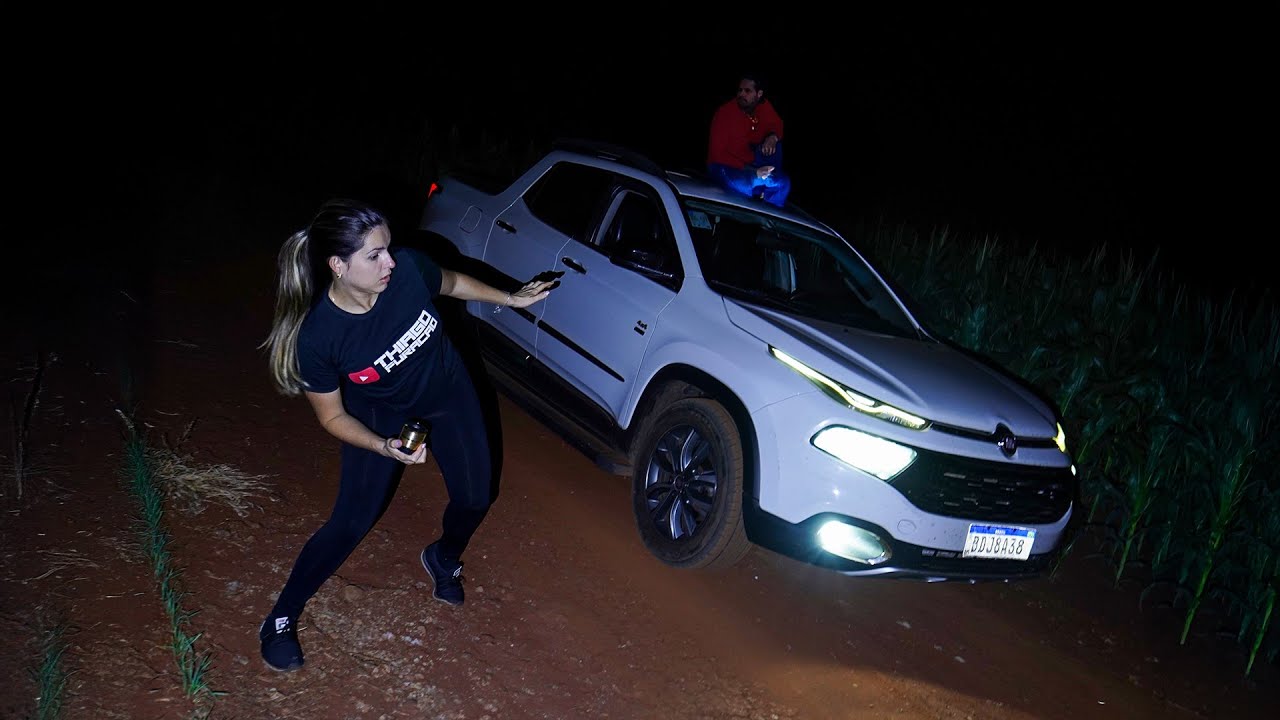 КАКОЙ АБСУРД! ОН ПОДОШЕЛ К МОЕЙ МАШИНЕ И НАПАДАЛ НА ЧЛЕНА КОМАНДЫ