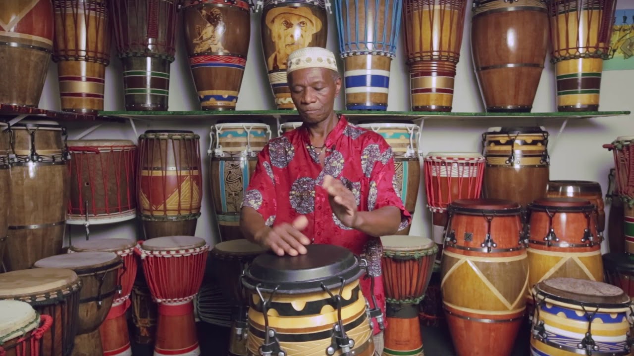 O toque do Barravento por Mestre Caçapava - Instituto Tambor