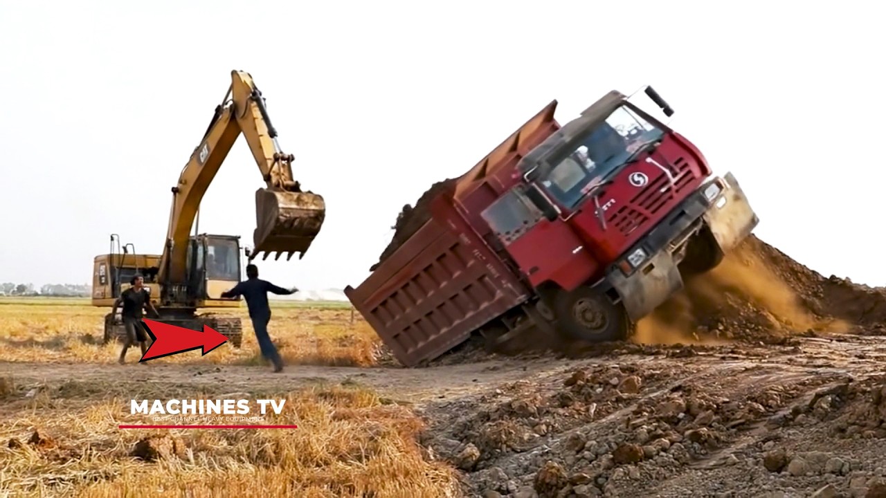 WTF!!  Unexpected!! This Skilled Operator Saves Heavy Truck Stuck in Deep Slope