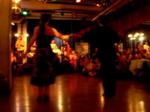 JOSE HALFON Y VIRGINIA CUTILLO, CON EL SEXTETO MILONGUERO, EN ZURICH