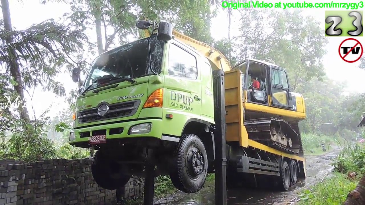 Self Loader Truck Moving Komatsu PC130F-7 Swamp Excavator
