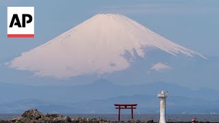 Town near Mount Fuji builds a screen to block view of the mountain