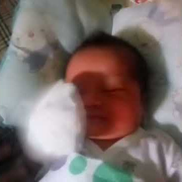 Lucu nya Ade El sebelum menguap ada suara aneh di buatnya