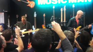 Guy Pratt (of Pink Floyd) and Tony Levin jam "Sledgehammer" at NAMM chords