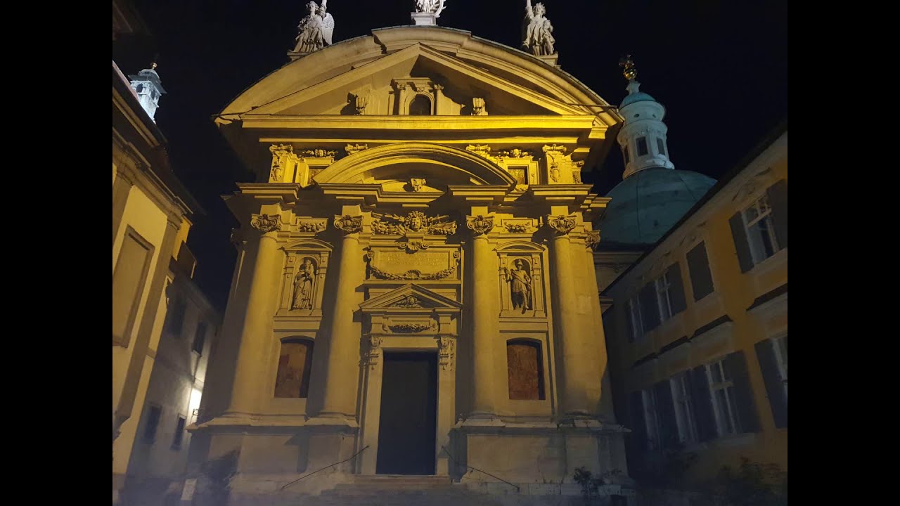Graz (A-St) Dom St.Ägidius und Mausoleum Einläuten von Weihnachten (Weihnachtsvideo)