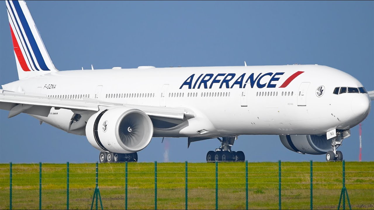 GREAT Planespotting at Paris CDG Airport - Ten Minute Tuesday #009