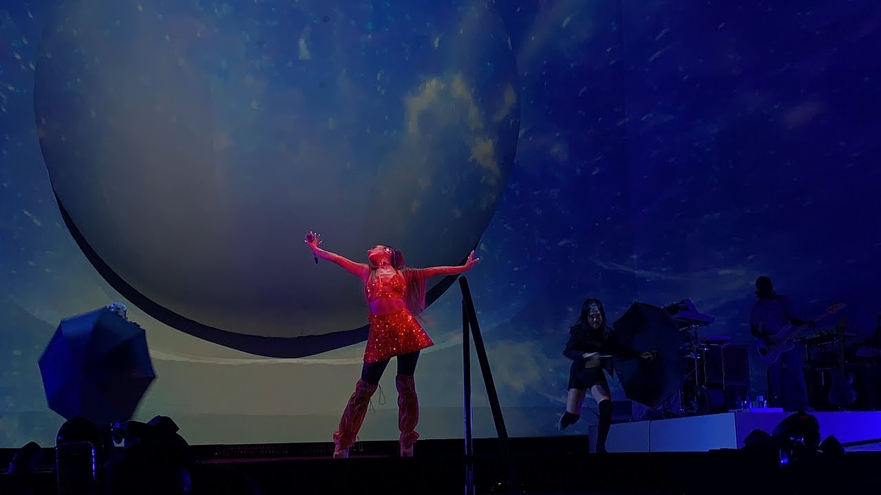 Ariana Grande - No Tears Left To Cry | LONDON NIGHT 1 ~ PIT sweetener tour