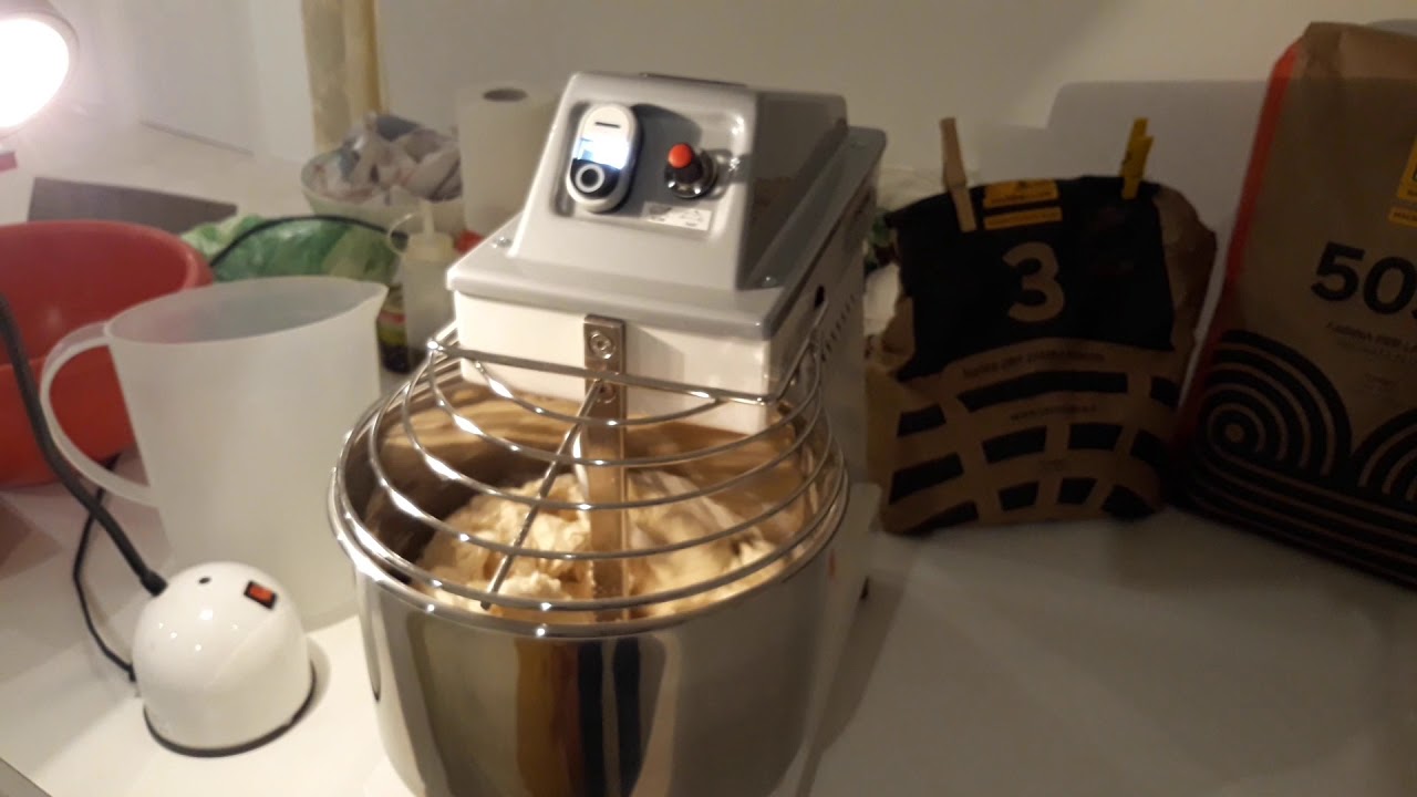 Video 1 parte impasto pizza napoletana farina Petra 5063 e Petra 9 con impastatrice a spirale