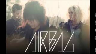 Video thumbnail of "AIRBAG (Enganchado)"