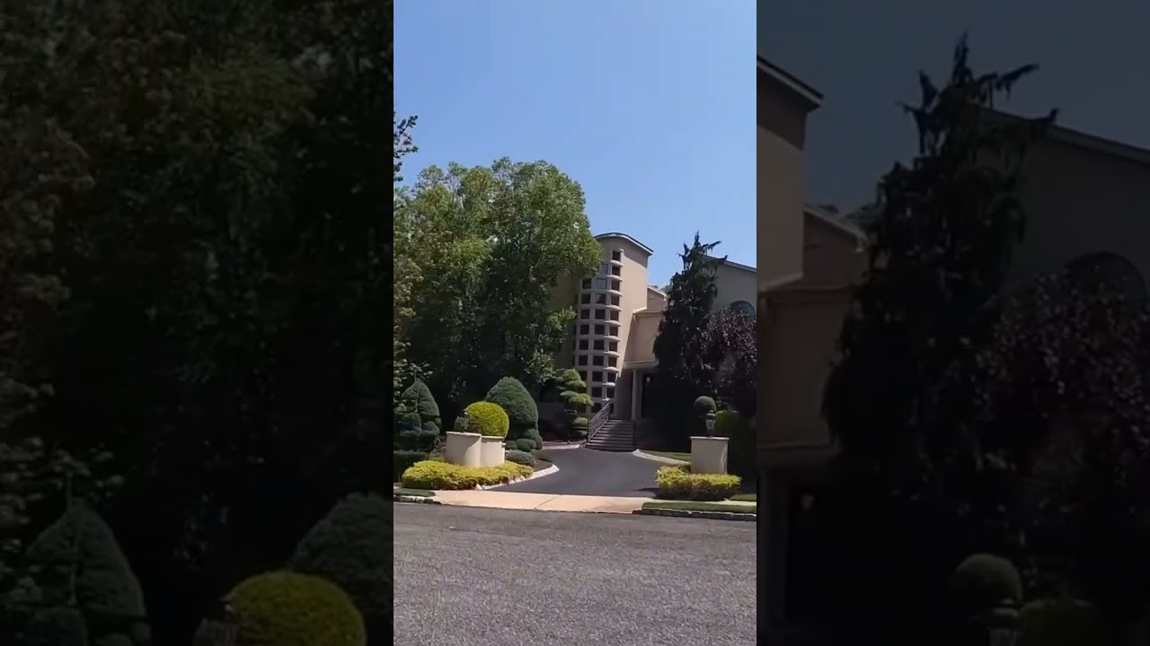 Extremely wealthy neighborhood tour - Marlboro, New Jersey 🇺🇸