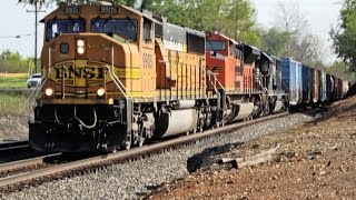 BNSF SD70MAC Leads 36Q
