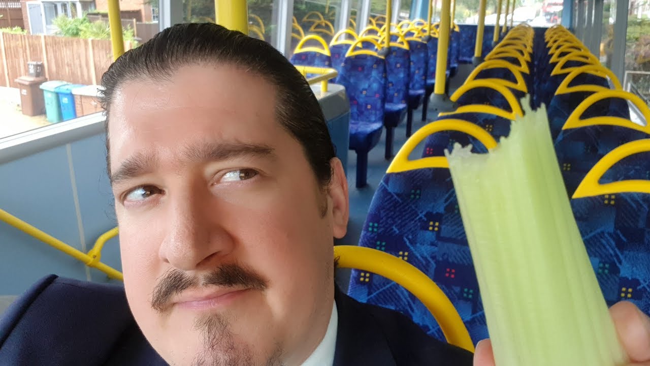 Should we 'ban eating' on public transport...? 🤔💭...😯