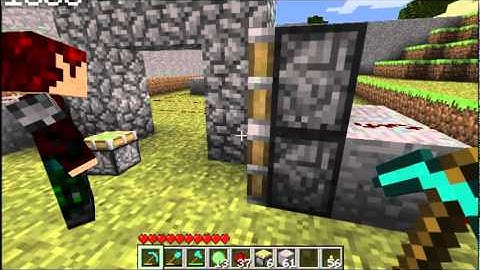 Minecraft Beta 1.7 Patch: Piston Activated Door Tutorial!