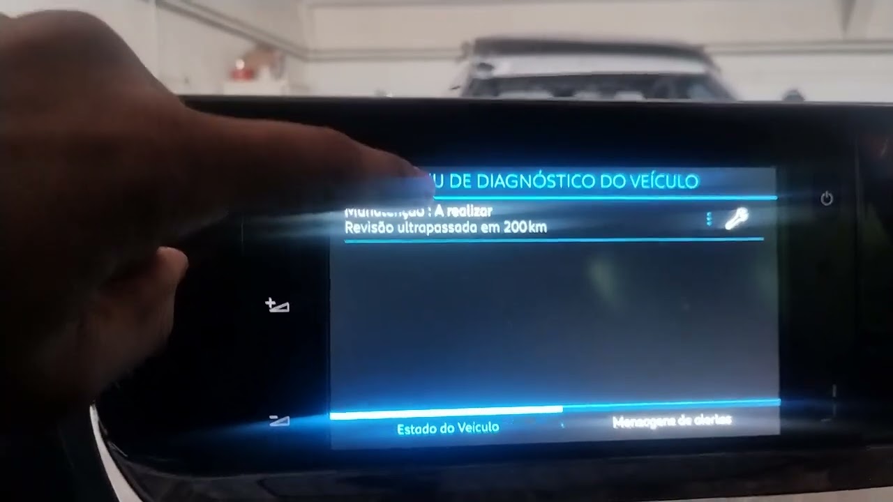 Knowing when to change the oil in your Peugeot 208 using the