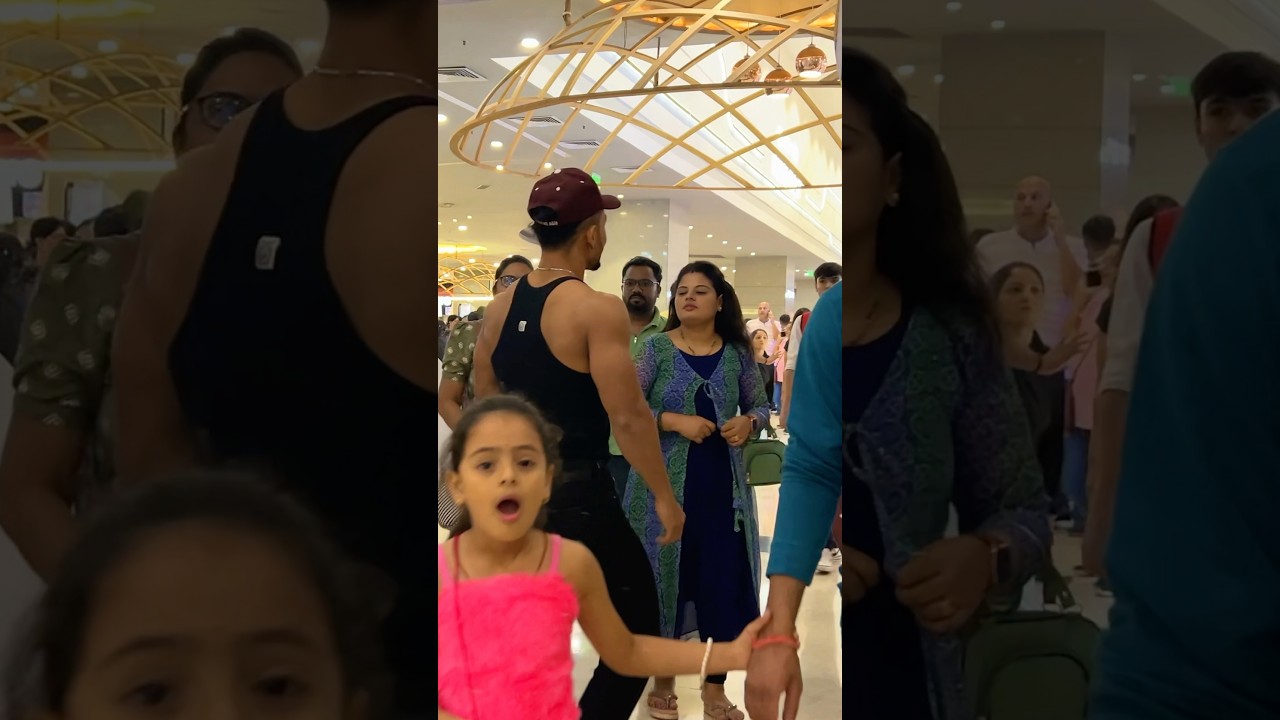 Crazy girls reaction on shirtless bodybuilder 😱😂 