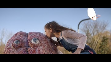 日本語を話す宇宙怪人も登場　残虐宇宙人と地球の少女の遭遇描く　映画「サイコ・ゴアマン」予告編